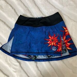 INKnBURN dragon flower Sz0 Athletic Skort with Red-Orange Floral Accent